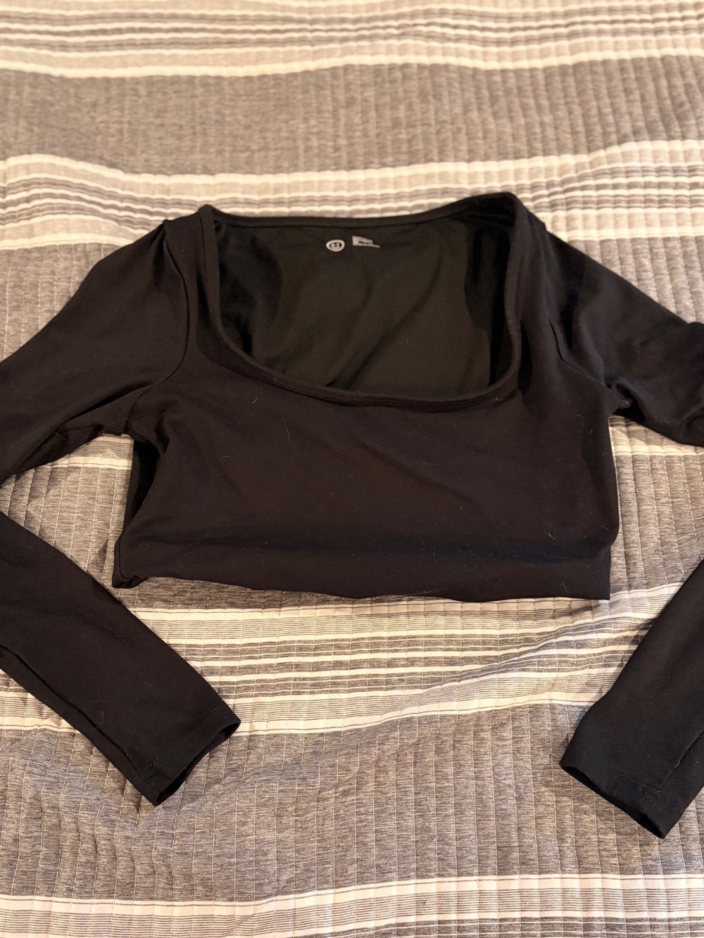 Gilly Hicks Black Long-Sleeve Crop Top Women’s Medium